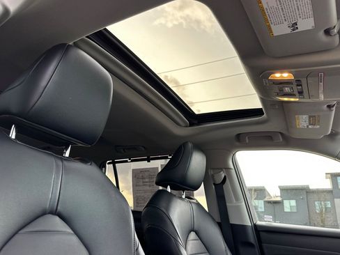 Used 2022 Toyota Highlander XLE image 19