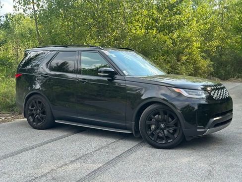 Used 2025 Land Rover Discovery S image 4