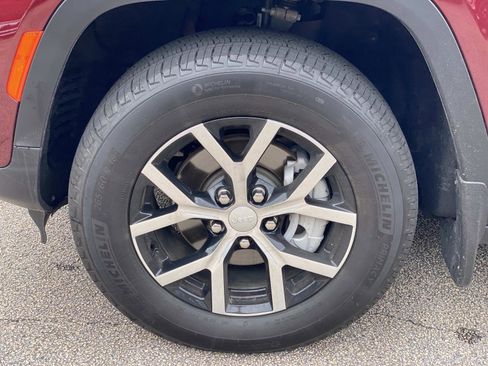 Used 2025 Jeep Grand Cherokee Limited w/ MOPAR Finishing Package RWD image 12