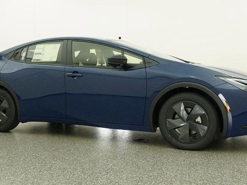 New 2026 Toyota Prius Plug-In Hybrid FWD image 13