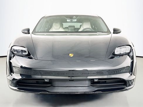 Used 2022 Porsche Taycan 4 Cross Turismo image 2