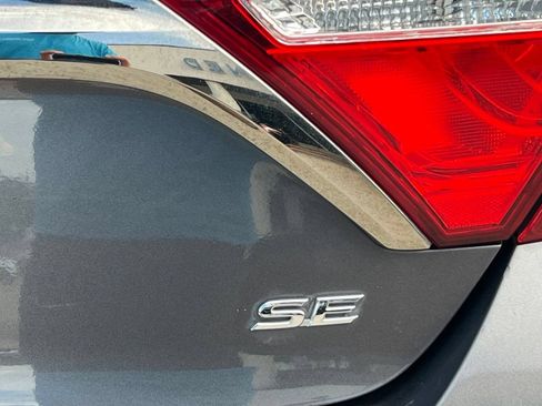 Used 2015 Toyota Camry SE w/ Moonroof Package FWD image 5