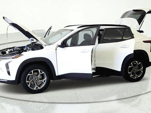 Used 2025 Chevrolet Trax LT w/ Driver Confidence Package FWD image 9