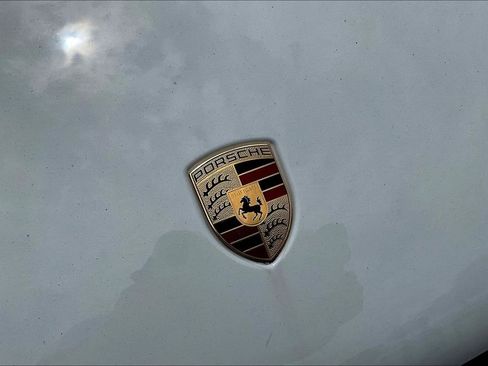 Used 2020 Porsche Macan w/ Driver Memory Package AWD/4WD image 31