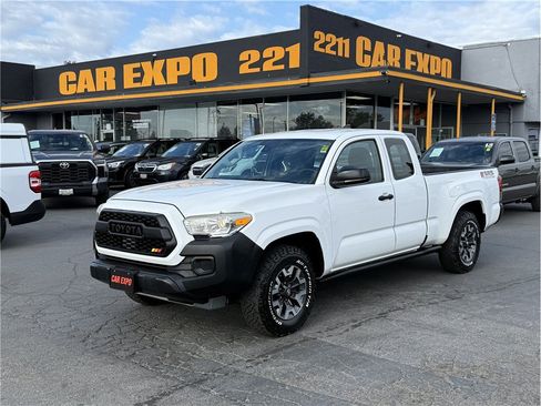 Used 2018 Toyota Tacoma SR RWD image 1