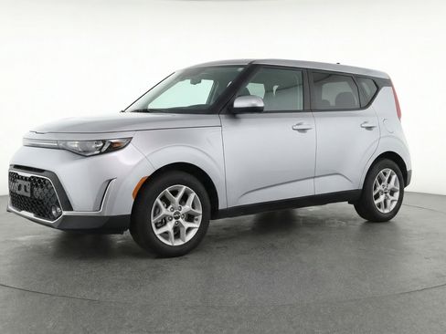 Used 2025 Kia Soul LX w/ LX Technology Package image 3