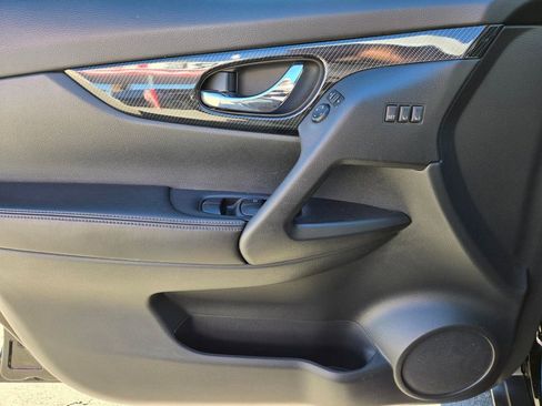 Used 2019 Nissan Rogue SL w/ Premium Package image 23