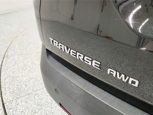 Used 2018 Chevrolet Traverse LT image 17