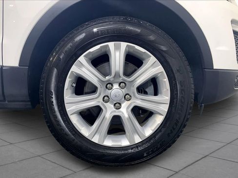 Used 2017 Land Rover Range Rover Evoque SE Premium image 10