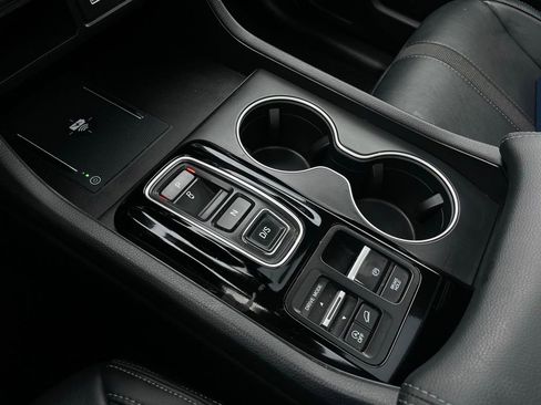 Certified 2025 Honda Pilot Touring image 20