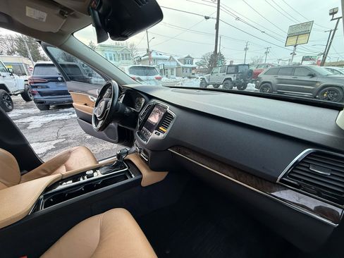 Used 2016 Volvo XC90 T6 Momentum w/ Momentum Plus Package image 28