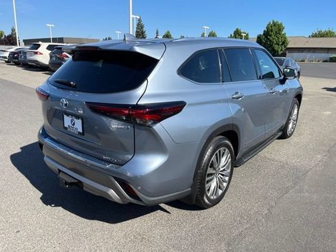 Used 2024 Toyota Highlander Platinum AWD/4WD image 5