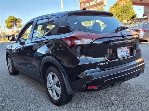 Certified 2025 Nissan Kicks Play S image 3