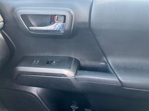 Used 2016 Toyota Tacoma TRD Sport w/ Towing Package image 20