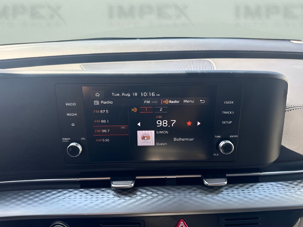 Used 2024 Kia Carnival LX FWD image 9