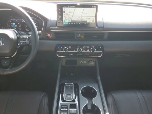 Used 2025 Honda Pilot Black Edition image 32