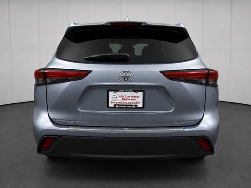 Used 2020 Toyota Highlander XLE AWD/4WD image 5
