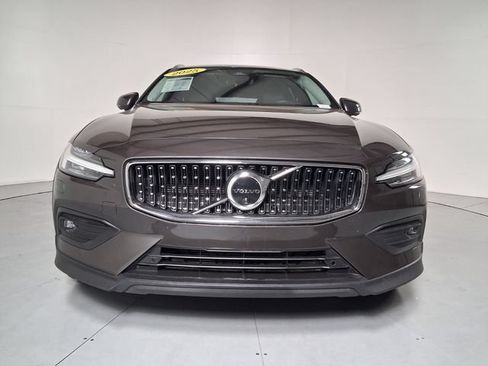Used 2025 Volvo V60 B5 Cross Country Plus AWD/4WD image 7
