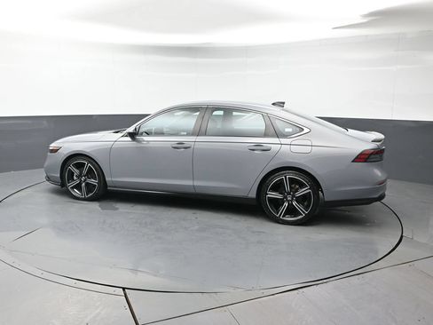Used 2023 Honda Accord Sport image 4