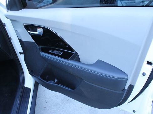 Used 2022 Kia Niro LXS image 25