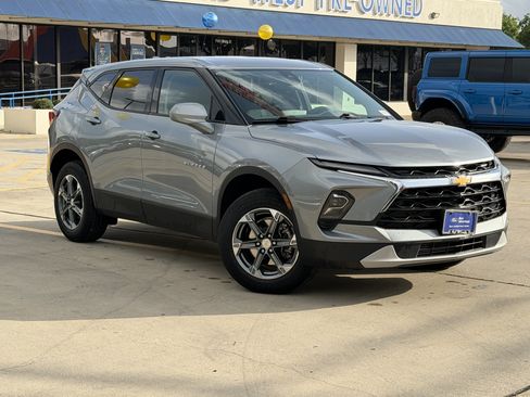 Used 2025 Chevrolet Blazer LT AWD/4WD image 1