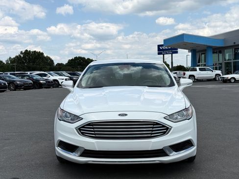 Used 2018 Ford Fusion SE w/ Equipment Group 602A FWD image 4