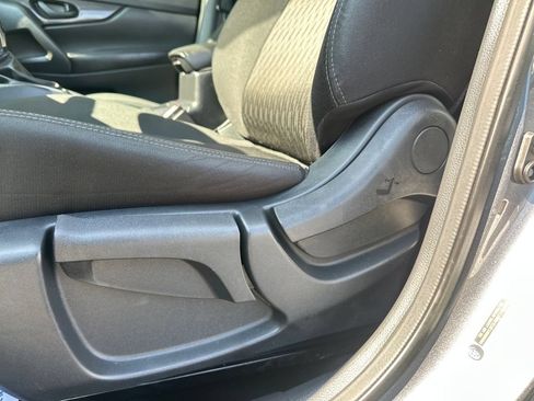 Used 2019 Nissan Rogue S AWD/4WD image 9