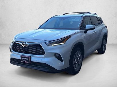 Used 2023 Toyota Highlander Limited
