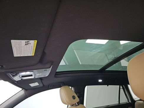 Used 2024 Volkswagen Atlas Cross Sport SE w/ Panoramic Sunroof Package image 8