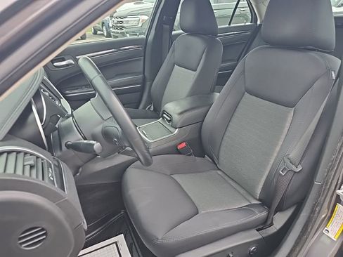 Certified 2018 Chrysler 300 Touring w/ Driver Convenience Group image 15