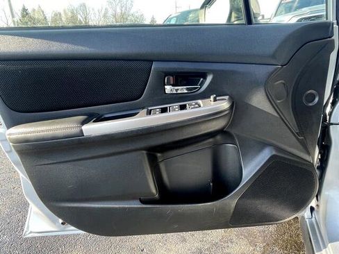 Used 2017 Subaru Crosstrek 2.0i Premium image 11