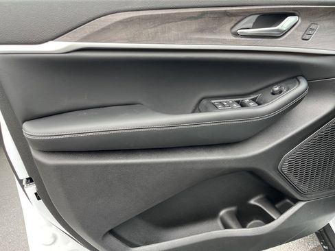 New 2025 Jeep Grand Cherokee L Limited w/ Luxury Tech Group II image 25