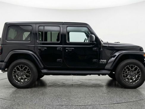 Used 2025 Jeep Wrangler Sahara image 11