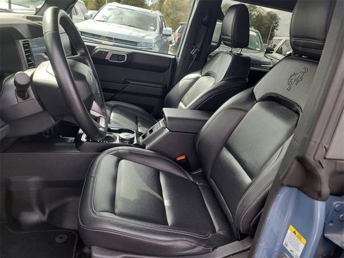 Used 2025 Ford Bronco Badlands image 16