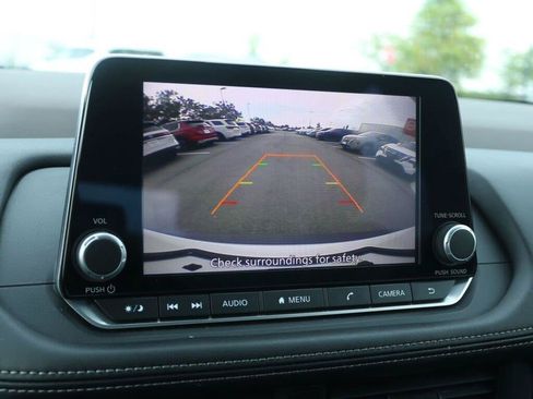 Used 2023 Nissan Rogue S AWD/4WD image 24