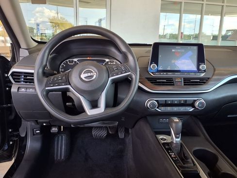 Used 2025 Nissan Altima 2.5 SV FWD image 15