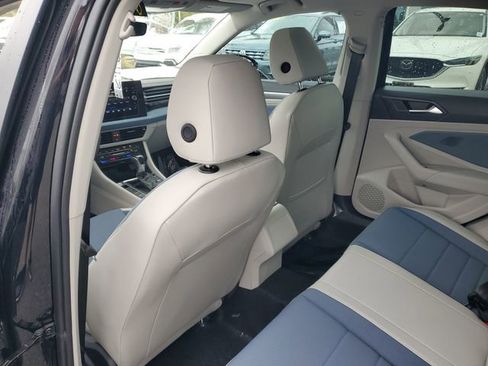 New 2026 Volkswagen Jetta SE FWD image 9