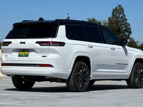 New 2026 Jeep Grand Cherokee L Summit w/ Obsidian Package AWD/4WD image 4