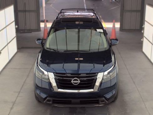 Certified 2025 Nissan Pathfinder SV w/ SV Premium Package FWD image 12