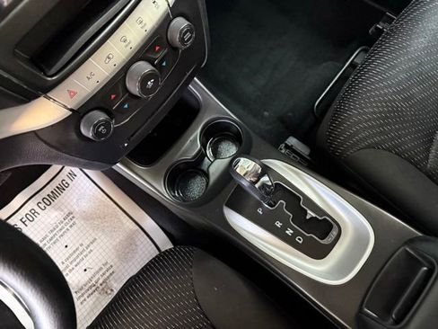 Used 2017 Dodge Journey SE image 33