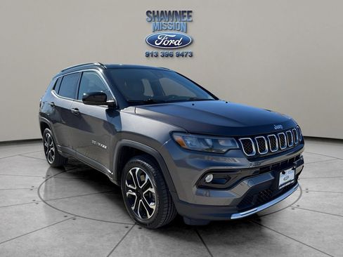 Used 2023 Jeep Compass Limited image 3