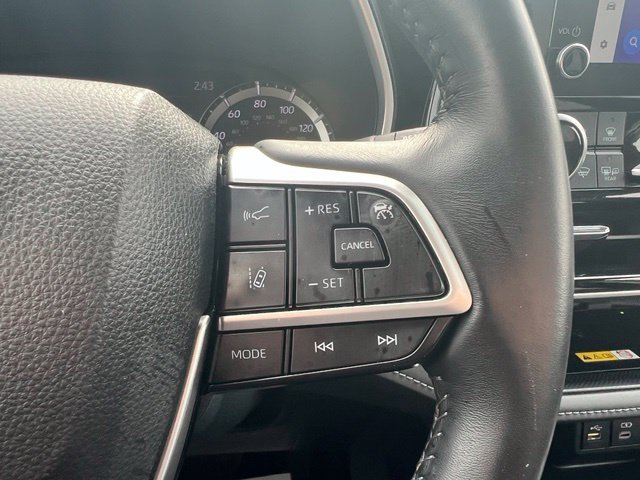 Used 2023 Toyota Highlander XLE FWD image 15