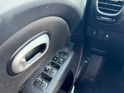 Used 2017 Kia Soul + FWD image 24