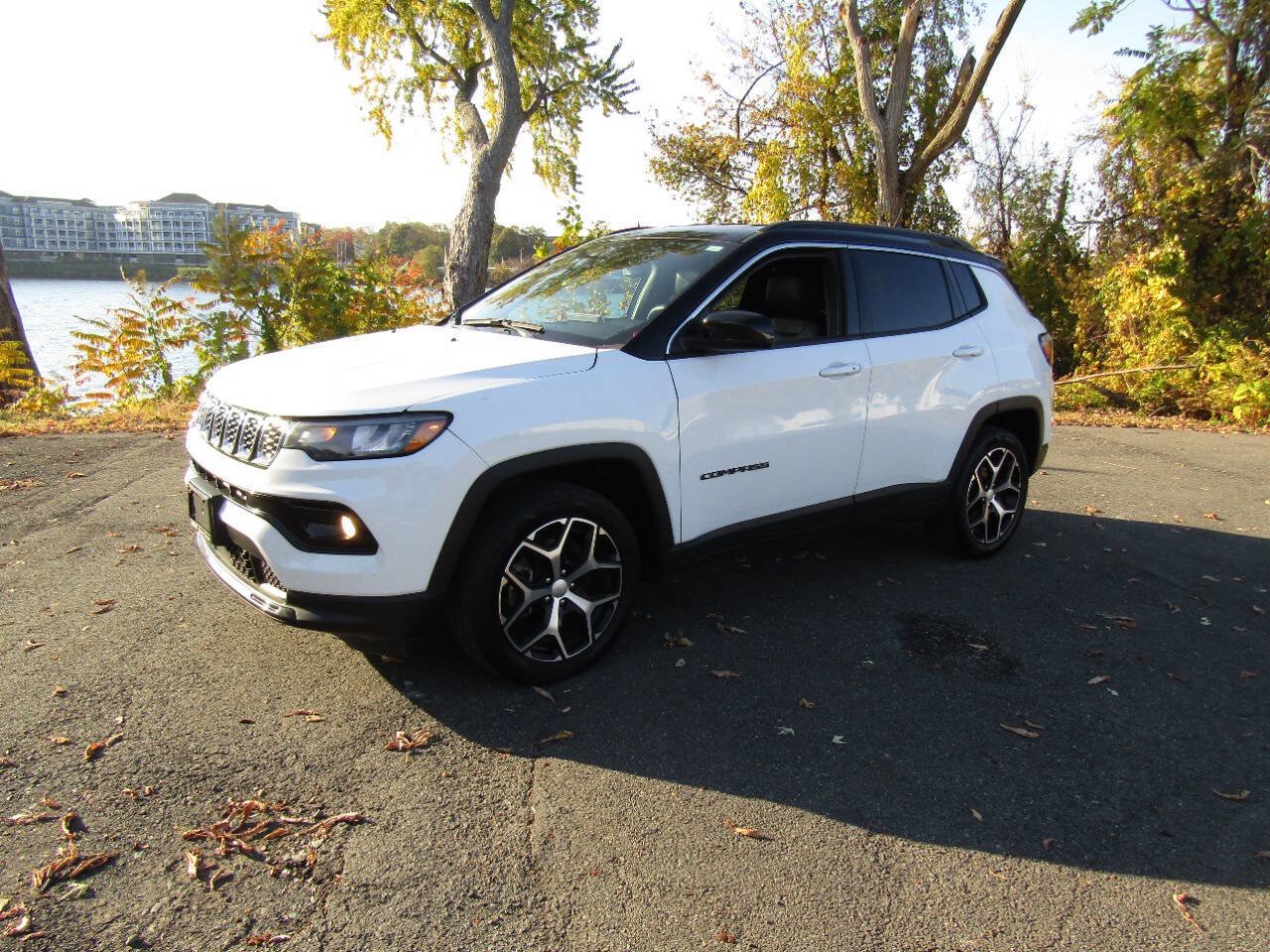 Used 2024 Jeep Compass Limited AWD/4WD image 32