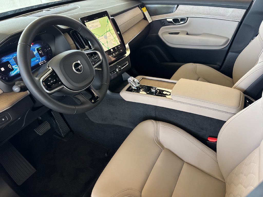New 2026 Volvo XC90 T8 Plus w/ Protection Package Premier AWD/4WD image 9