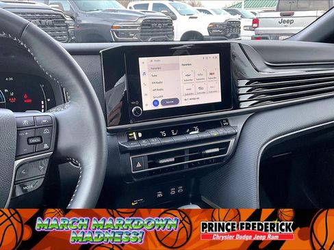 Used 2025 Toyota Camry SE w/ Convenience Package image 6