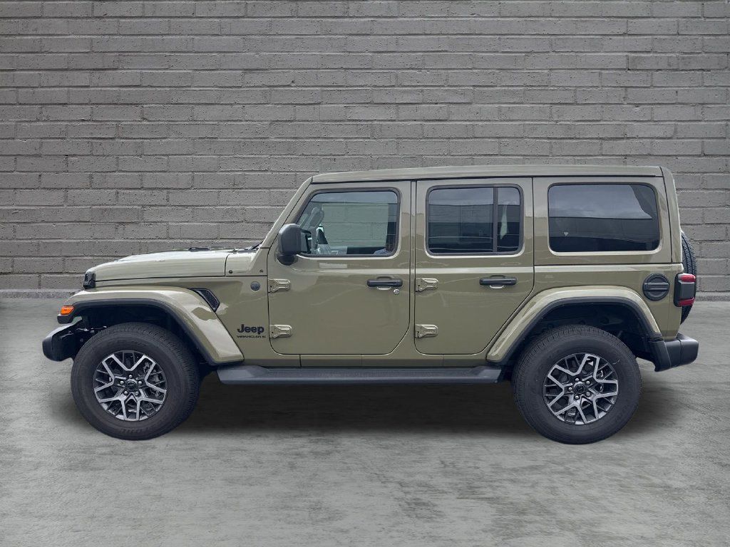 Used 2026 Jeep Wrangler Unlimited Sahara AWD/4WD image 4