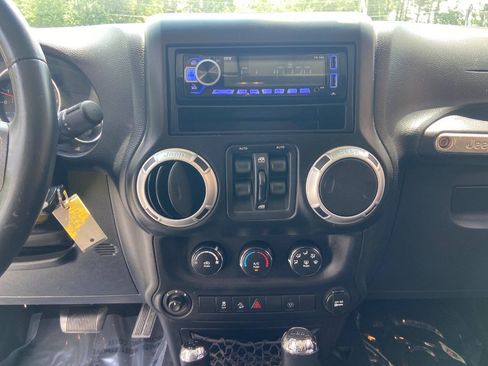 Used 2013 Jeep Wrangler Unlimited Sahara AWD/4WD image 14