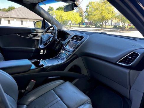 Used 2019 Lincoln Nautilus Reserve image 29