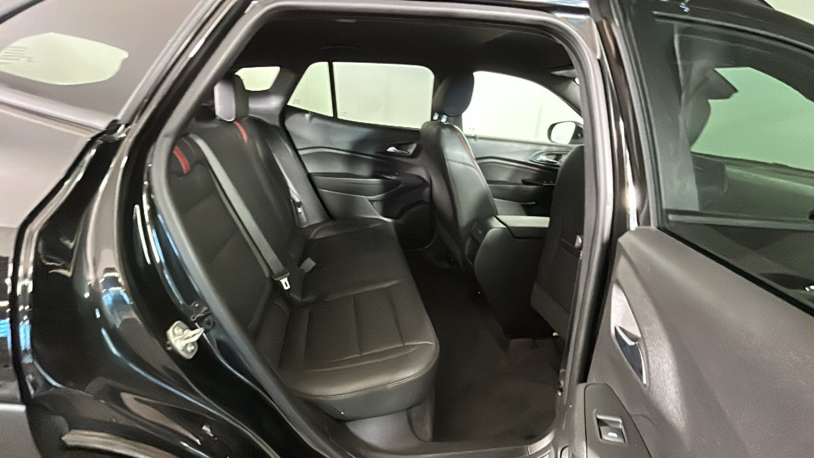Used 2025 Chevrolet Trax RS w/ Driver Confidence Package FWD image 35